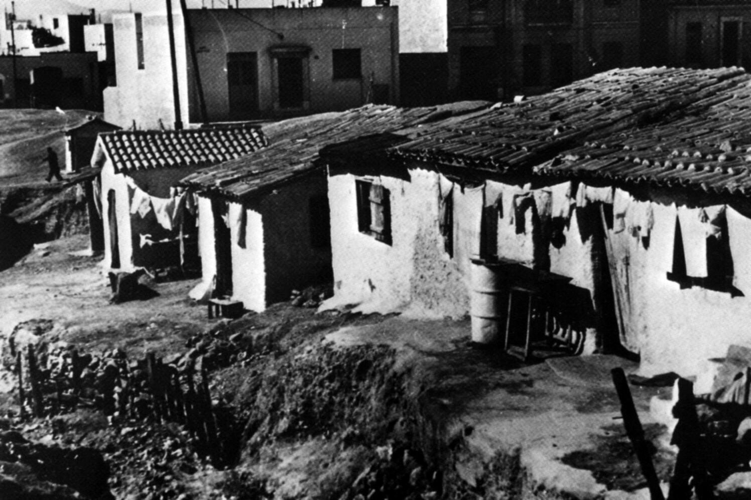 160. Καισαριανή 1950-51. Φωτο Παπαδημητρίου Έλλη, Γαλάτη Ασπασία και Γιώργος Μανουσάκης2.